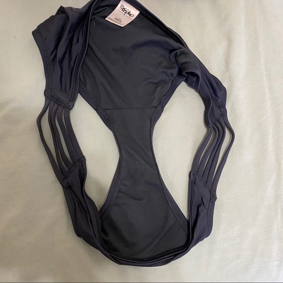 Threaded Artwork Bikini - Picture 9 of 10